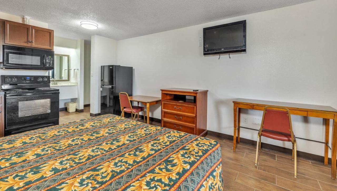 Studios And Suites 4 Less Emporia Luaran gambar