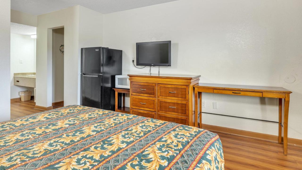 Studios And Suites 4 Less Emporia Luaran gambar