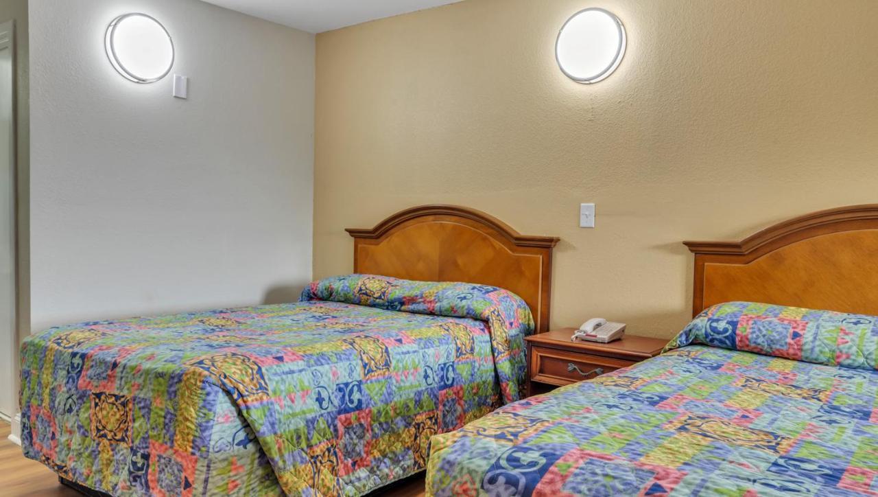 Studios And Suites 4 Less Emporia Luaran gambar