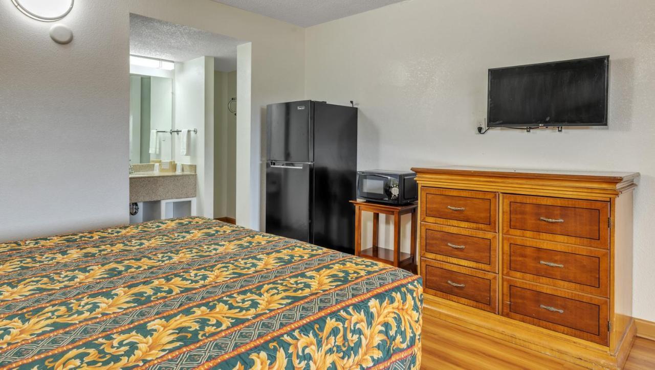 Studios And Suites 4 Less Emporia Luaran gambar