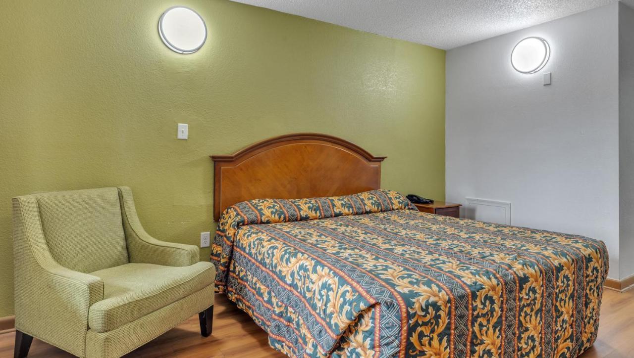 Studios And Suites 4 Less Emporia Luaran gambar