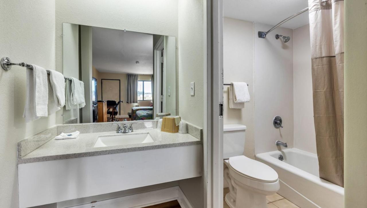 Studios And Suites 4 Less Emporia Luaran gambar