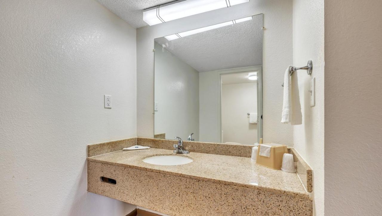Studios And Suites 4 Less Emporia Luaran gambar