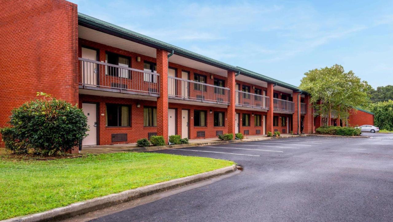 Studios And Suites 4 Less Emporia Luaran gambar