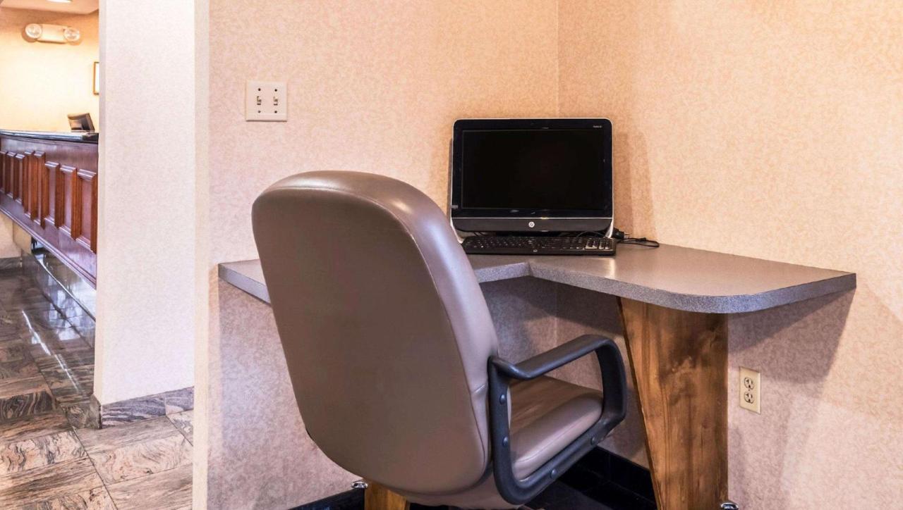 Studios And Suites 4 Less Emporia Luaran gambar
